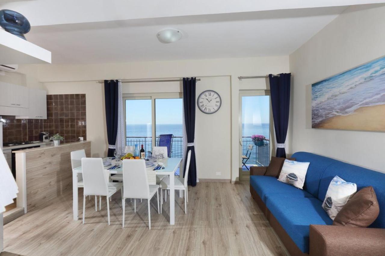 Il Cavalluccio Marino Apartment ซานตาเทเรซา ดี รีวา ภายนอก รูปภาพ