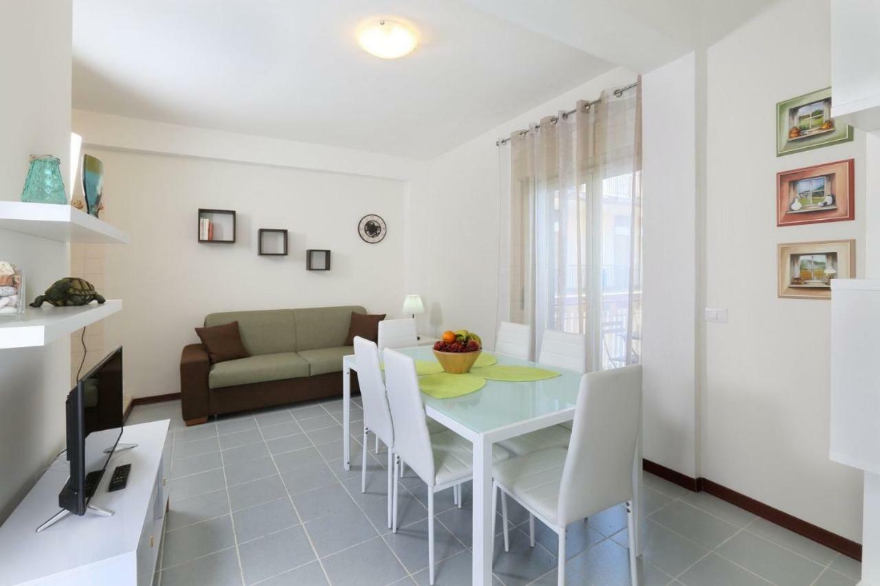 Il Cavalluccio Marino Apartment ซานตาเทเรซา ดี รีวา ภายนอก รูปภาพ