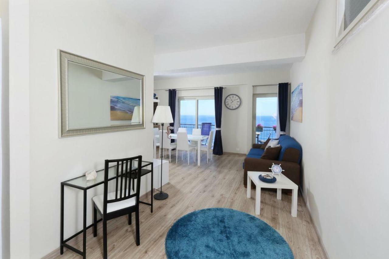 Il Cavalluccio Marino Apartment ซานตาเทเรซา ดี รีวา ภายนอก รูปภาพ