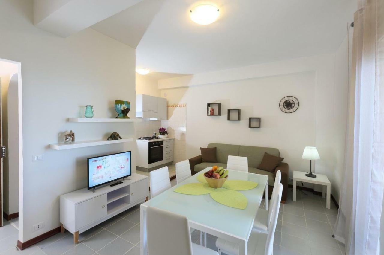 Il Cavalluccio Marino Apartment ซานตาเทเรซา ดี รีวา ภายนอก รูปภาพ