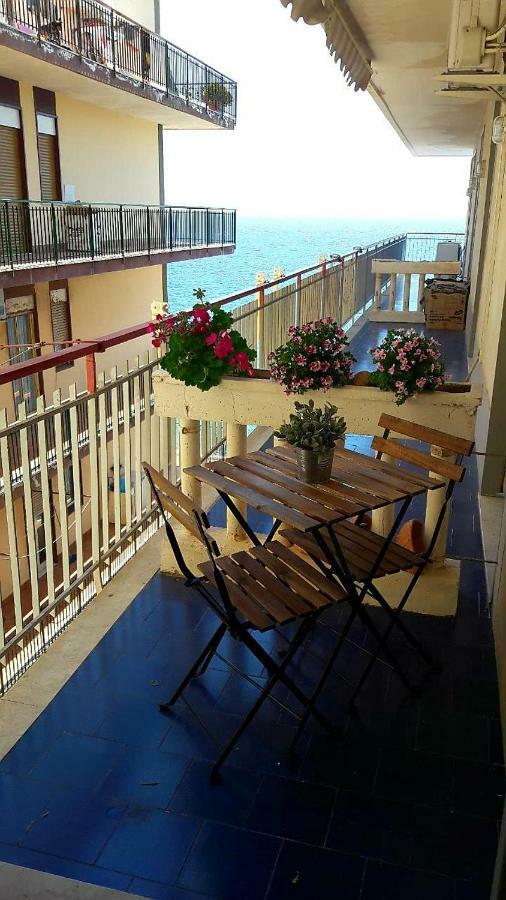 Il Cavalluccio Marino Apartment ซานตาเทเรซา ดี รีวา ภายนอก รูปภาพ